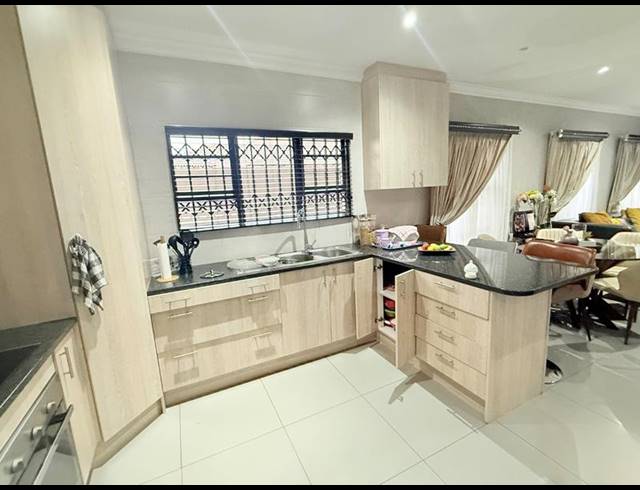 4 BEDROOM TOWNHOUSE FOR SALE IN VANDERBIJLPARK SE 3